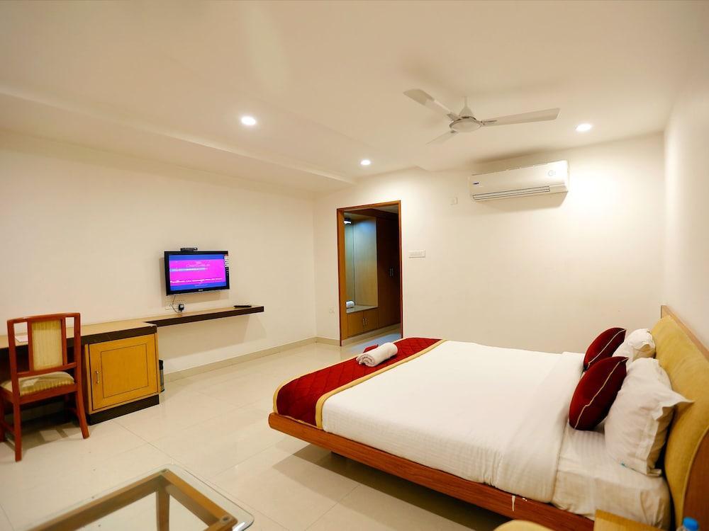 Fabhotel Syberitic Suites Gachibowli - Fully Vaccinated Staff Kondapur  Exterior photo