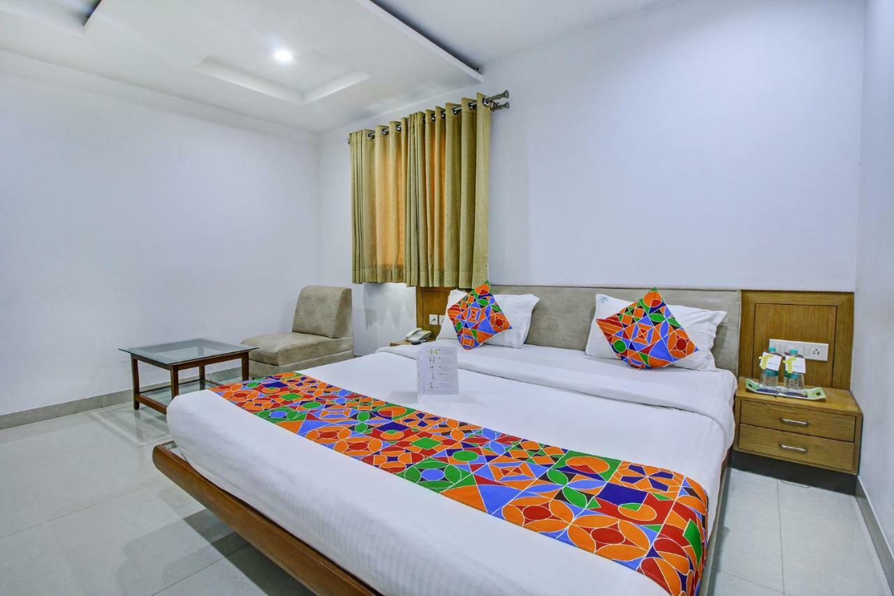 Fabhotel Syberitic Suites Gachibowli - Fully Vaccinated Staff Kondapur  Exterior photo