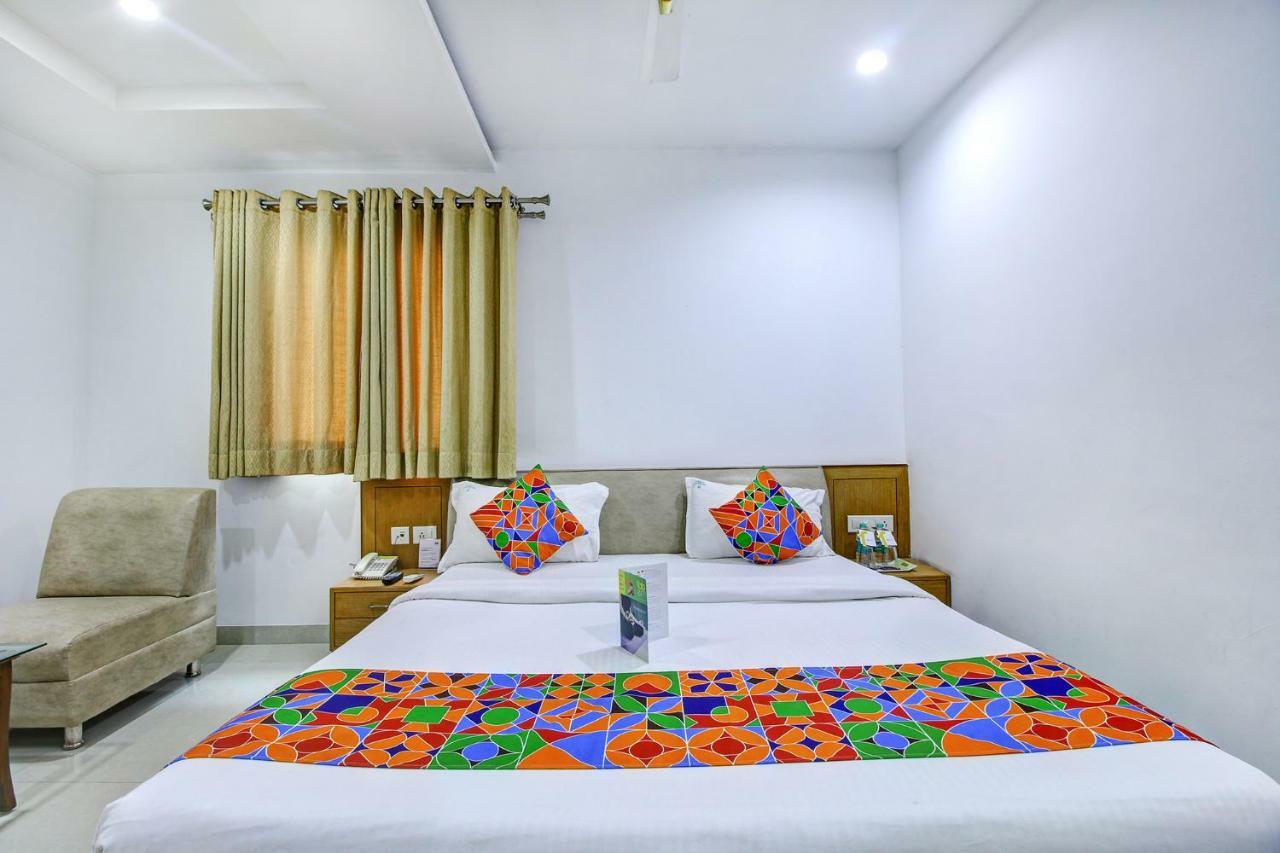 Fabhotel Syberitic Suites Gachibowli - Fully Vaccinated Staff Kondapur  Exterior photo
