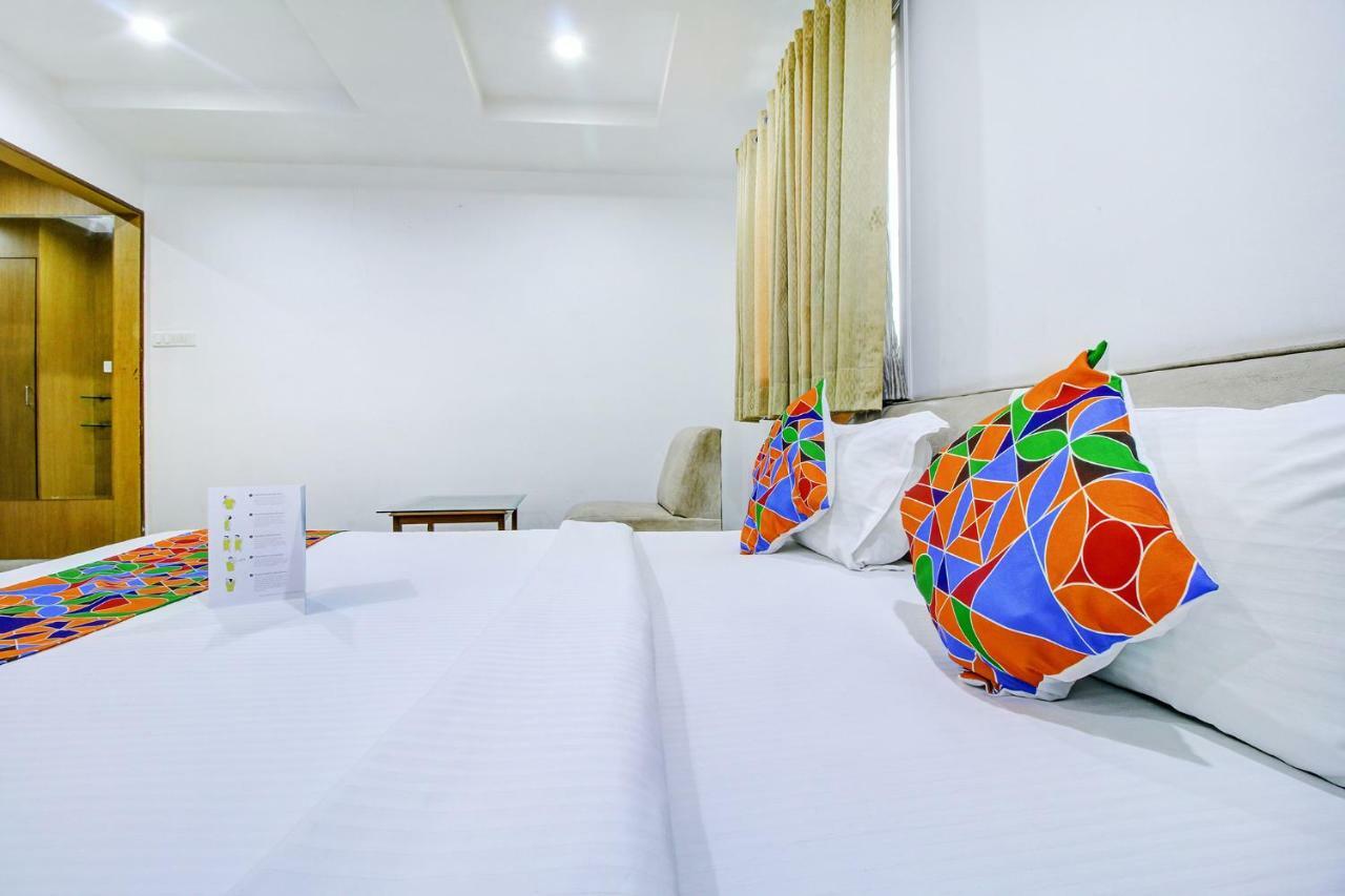 Fabhotel Syberitic Suites Gachibowli - Fully Vaccinated Staff Kondapur  Exterior photo