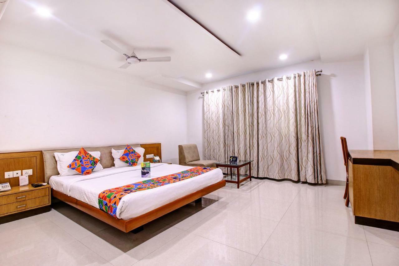 Fabhotel Syberitic Suites Gachibowli - Fully Vaccinated Staff Kondapur  Exterior photo